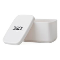 Biely desiatový box Design Letters Snack, 8,2 x 6,8 cm (Desiatové boxy)