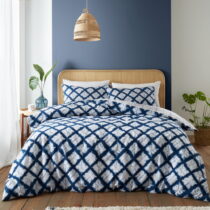 Biele/modré obliečky na dvojlôžko 200x200 cm Shibori Tie Dye – Catherine Lansfield (Obliečky)